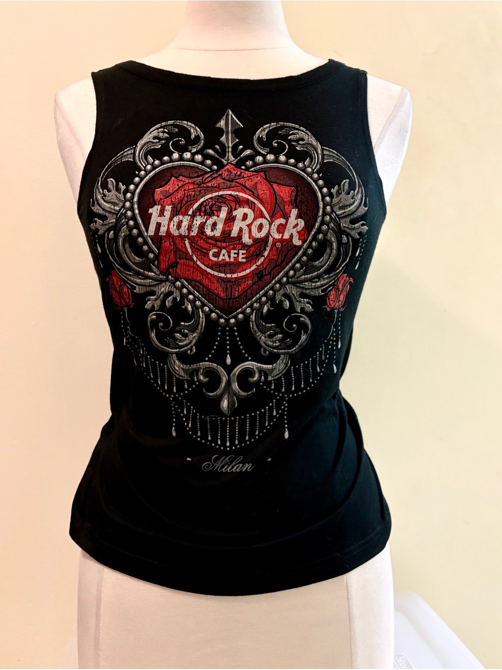 Y2K Hard Rock Couture Women's Black and Red Graphic Muscle Tee
